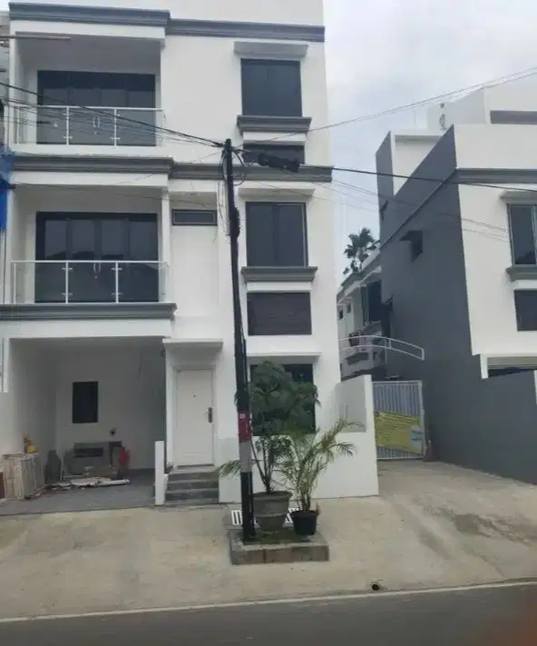Rumah 2 /3 lantai mewah harga terjangkau di cempaka putih 4 jakpus