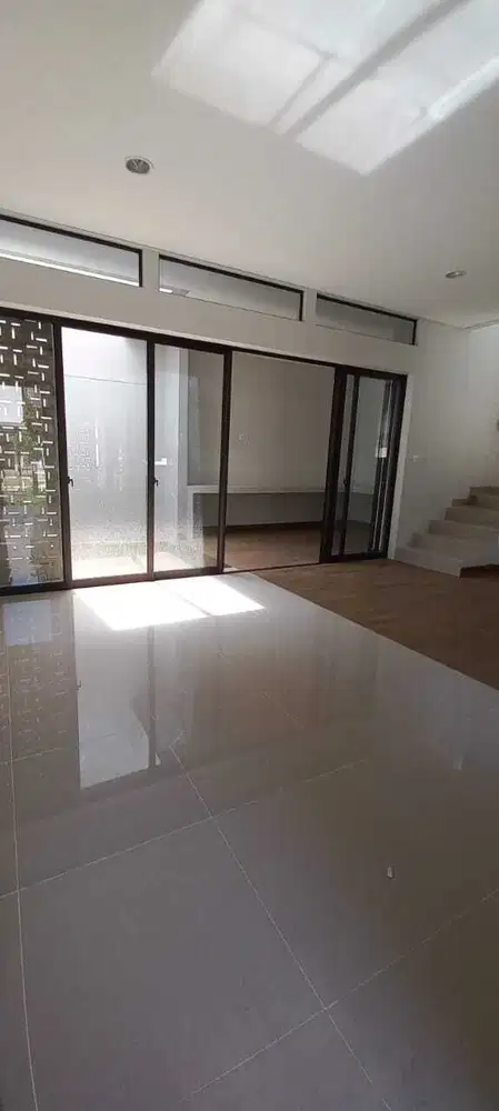 Disewakan Rumah Siap Huni di Cluster Flora Summarecon