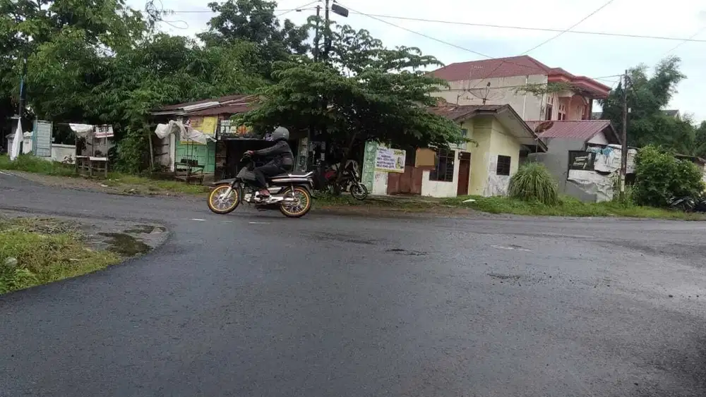 Dijual Rumah Hook Strategis di Pinggir Jalan Sangat Cocok Untuk Usaha