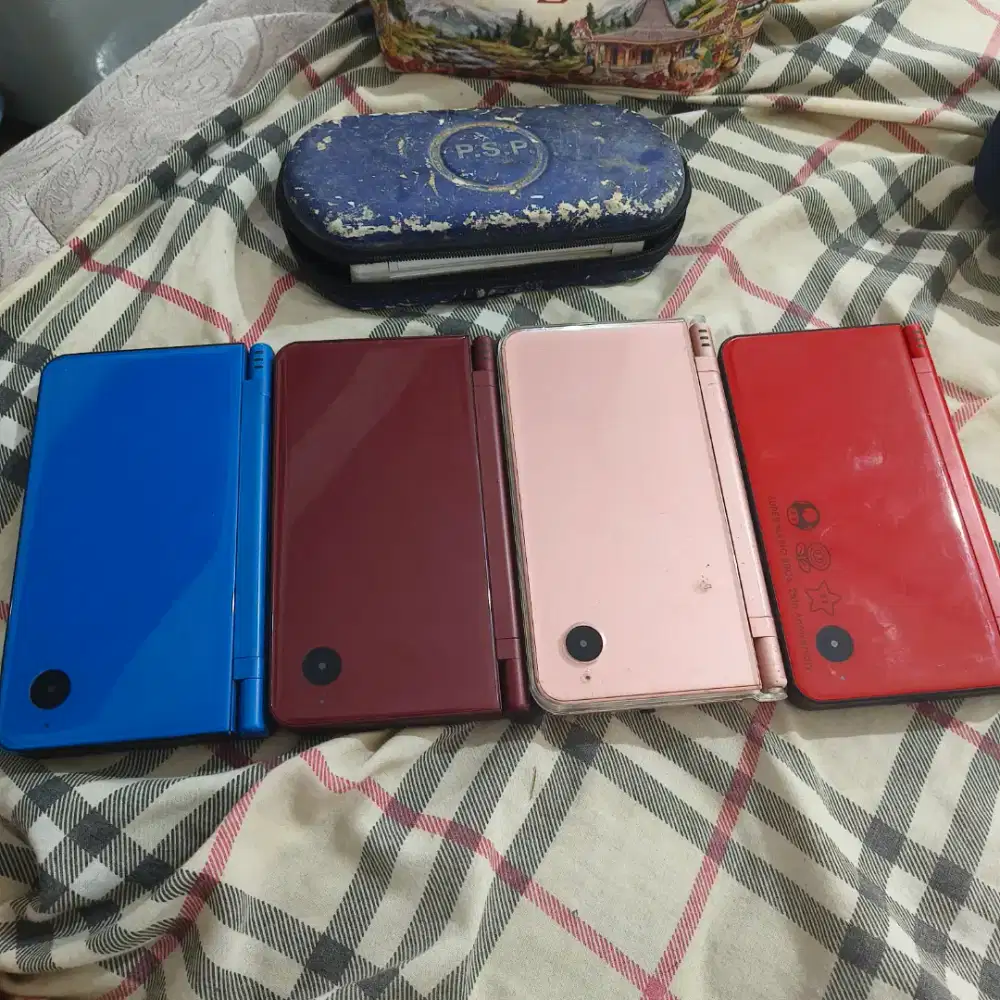 Nintendo dsi XL kondisi normal layar bagus 150 game ready siap main