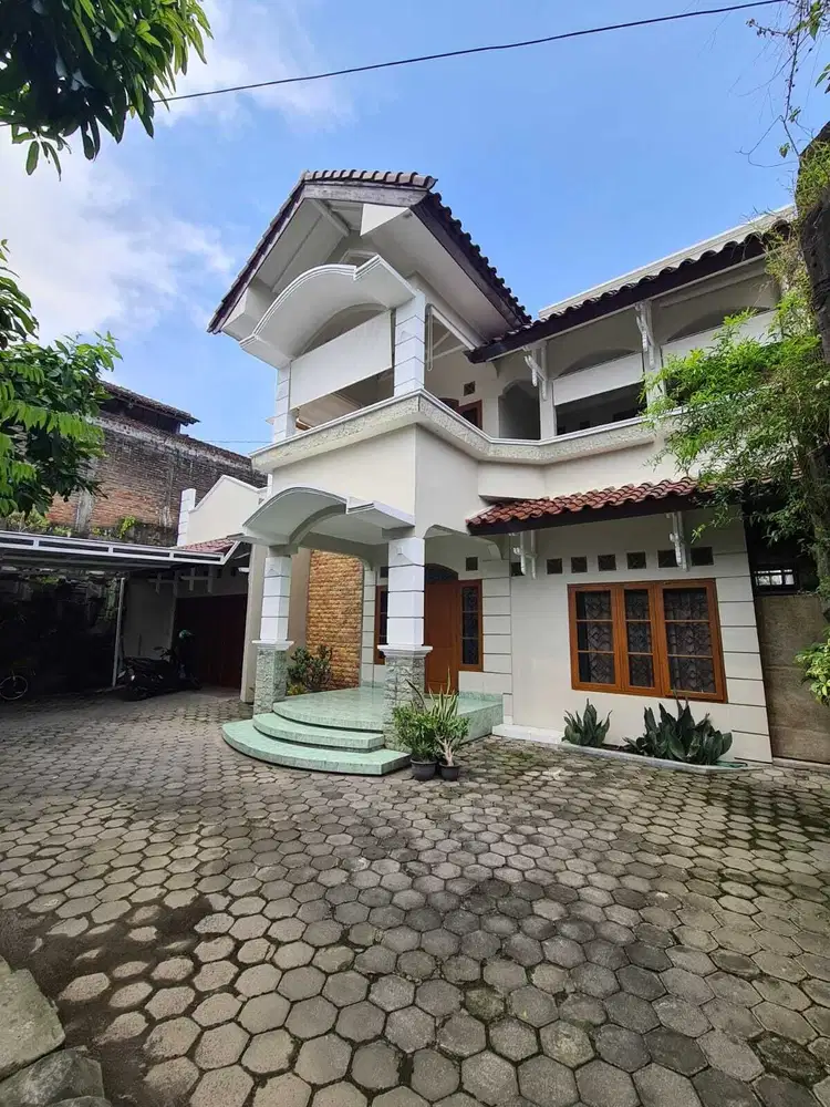 RUMAH 2 LANTAI BUAT HOMESTAY STRATEGIS MURAH DEKAT JL BUGISAN YOGYA