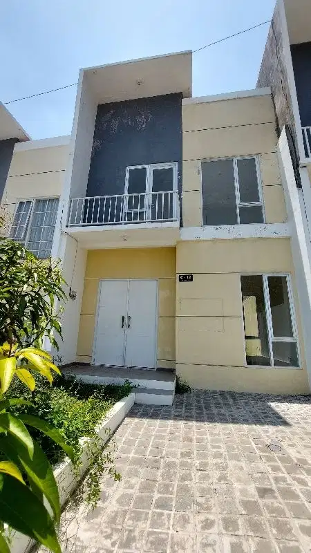 Rumah baru dua lantai belum pernah ditempati