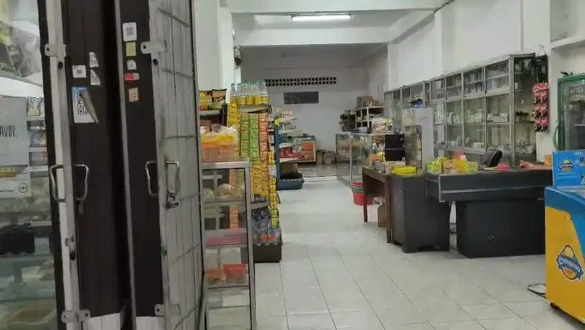 Sewakan gedung 3 lantai gudang luas 3 are