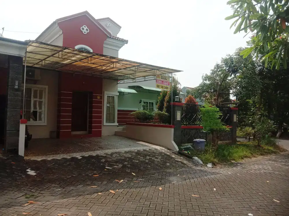 Dijual Rumah Lokasi Strategis Di Jl.rodeo Kampoeng Hollywood Semarang