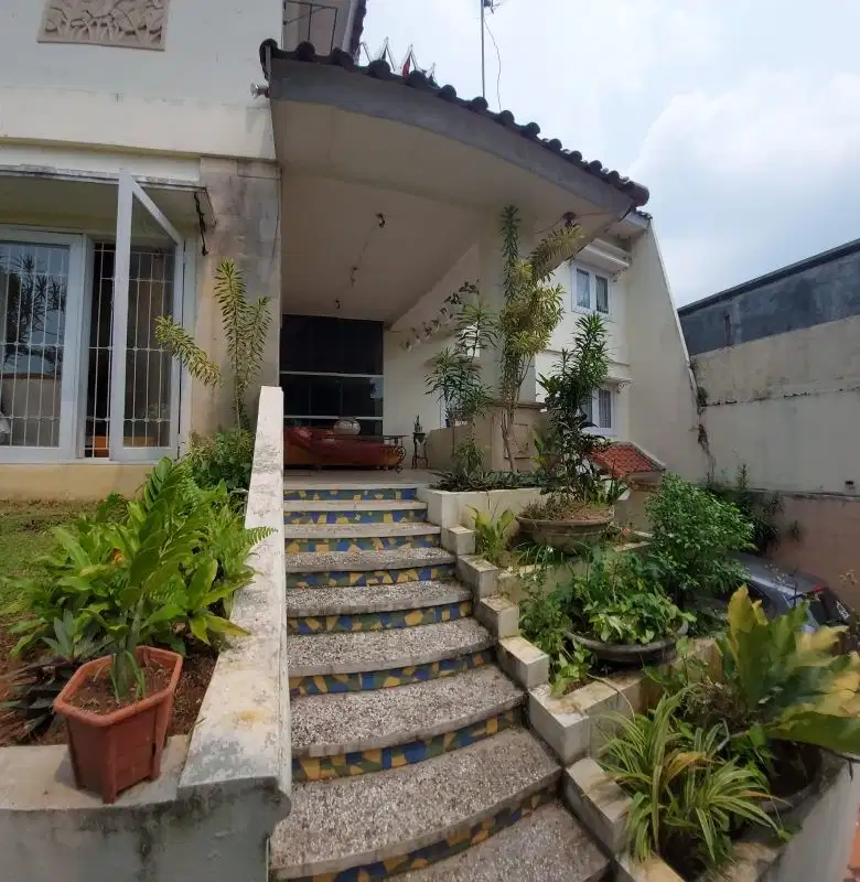 Jual Rumah Lakeside luas  ada kolam renang