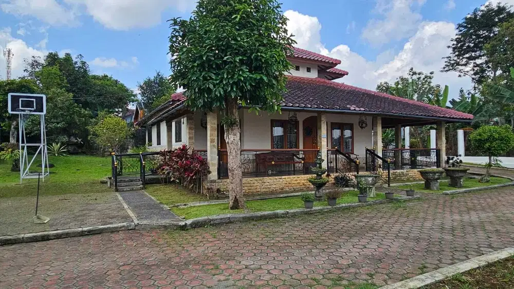 Villa klasik di Megamendung dekat JSI Resort Puncak Bogor