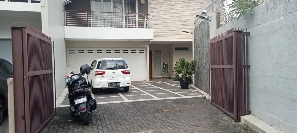 Rumah Modern Dalam Cluster Setrasari Pasteur