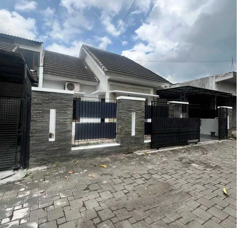 Rumah Cantik Dalam Perumahan Cundamani Berbah