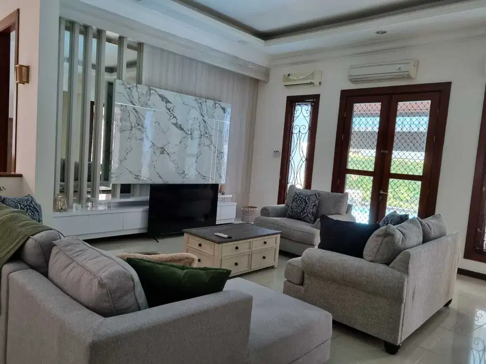 Dijual Rumah Lux  1 lantai   full furnished dengan kolam renang
