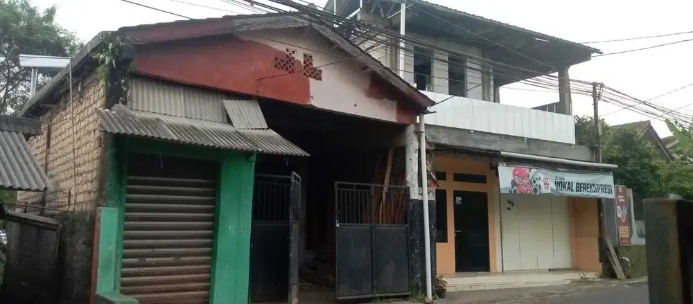 Rumah Untuk Workshop dan Gudang Di Jalan Alternatif Puncak