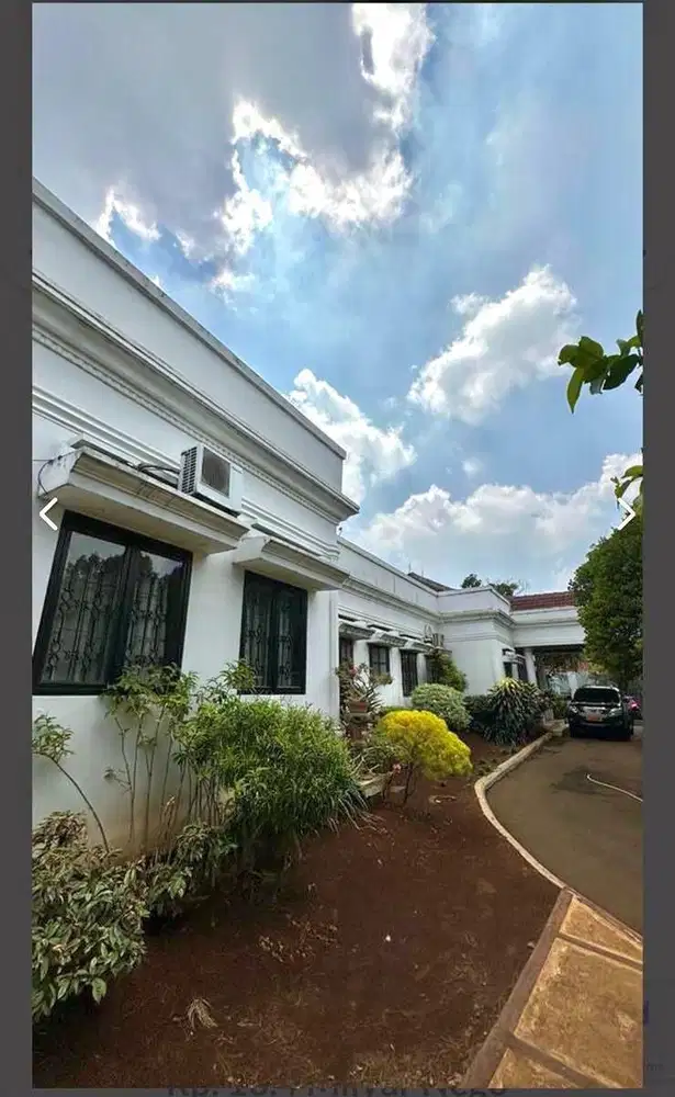 Rumah Mewah Lahan 1300 m2 di dalam Komplek