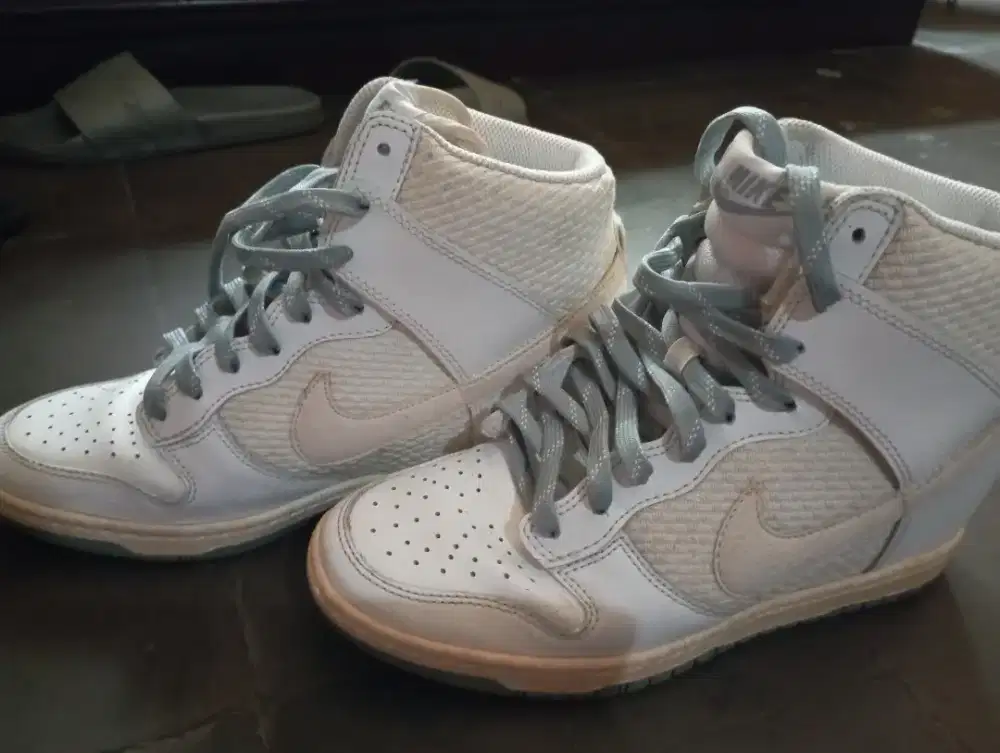 Sneakers Nike putih