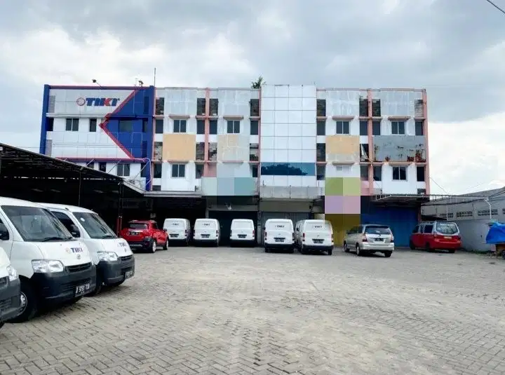 Ruko Raya Merdeka 3 lantai di Cimone, Tangerang