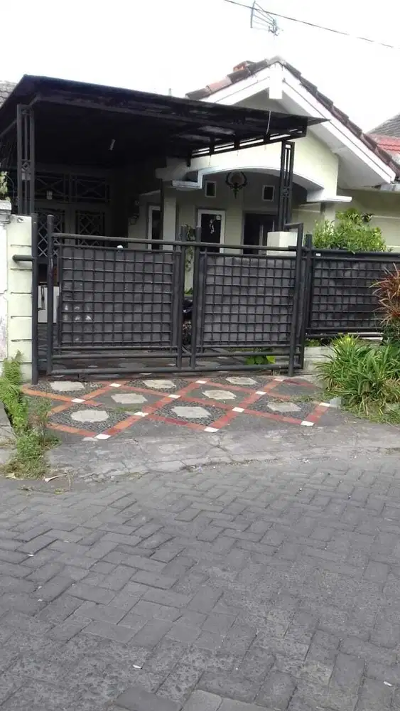 DIJUAL RUMAH DI JALAN DANAU PANIAI, SAWOJAJAR, KOTA MALANG