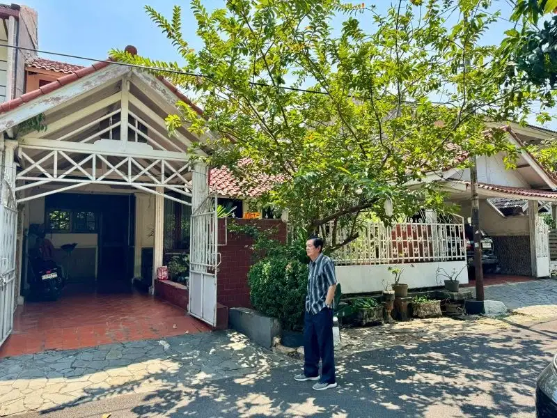 Rumah Hadap Taman LT 224 M² di Komplek Exclusive Jakapermai Dekat Ke LRT Galaxy