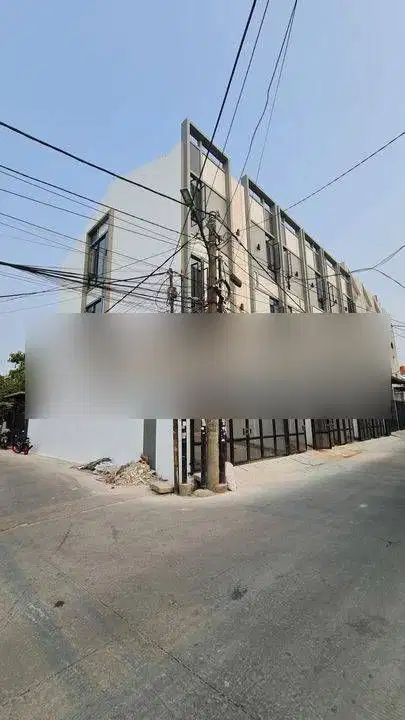 RUMAH BARU 3 LANTAI DI TAMAN RATU LOKASI STRATEGIS