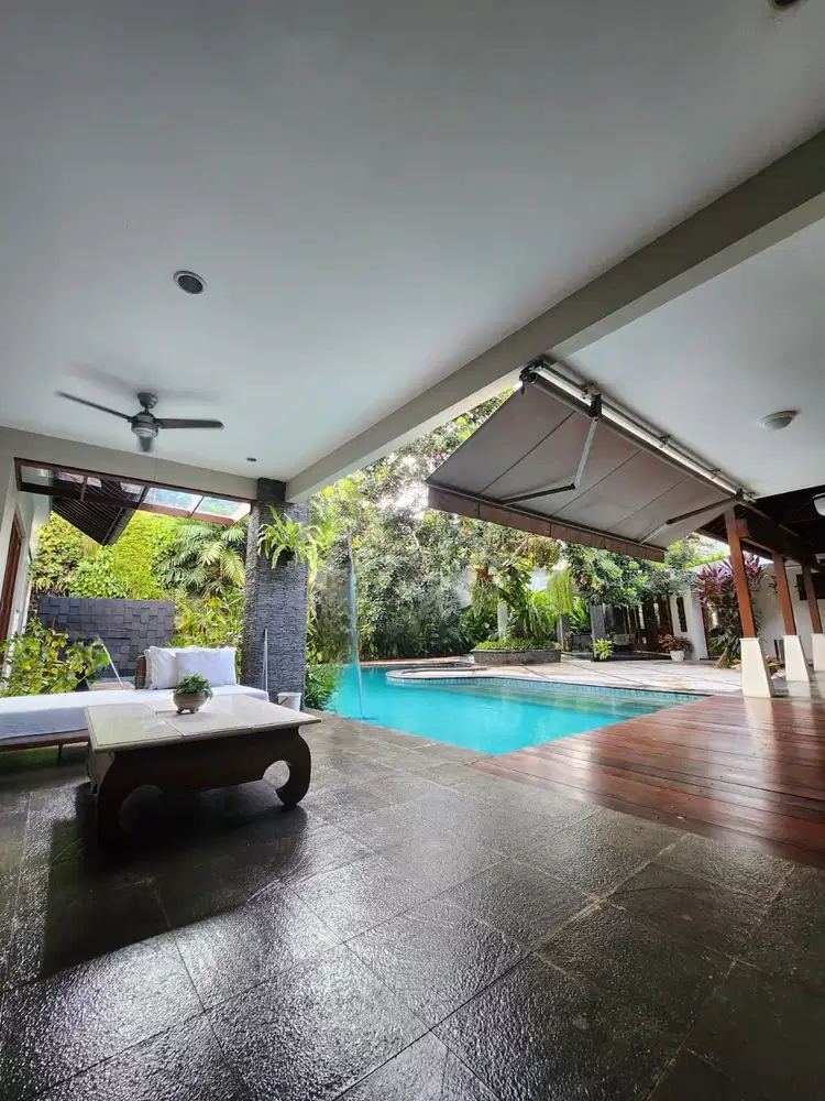 Rumah Cilandak Barat 1.743m² dari Jl Fatmawati ada Kolam Renang