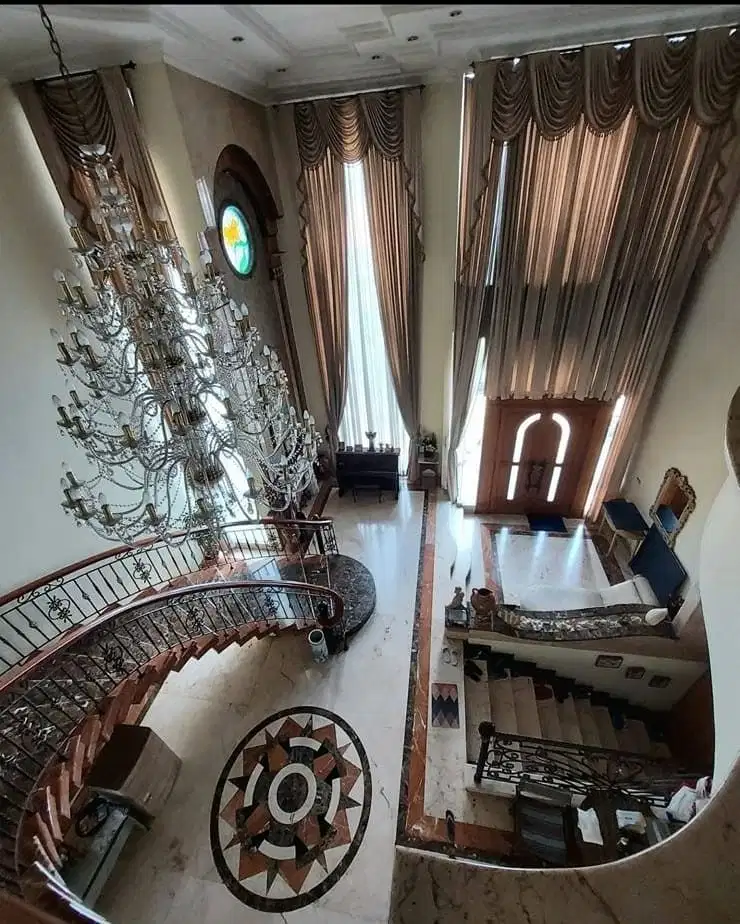 DIJUAL Luxury Classic House Dilengkapi Dengan Basement  Gunung Sahari