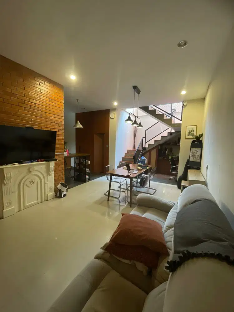 Rumah dijual Cluster Bintaro dekat Stasiun Jurang Mangu Semi Furnish