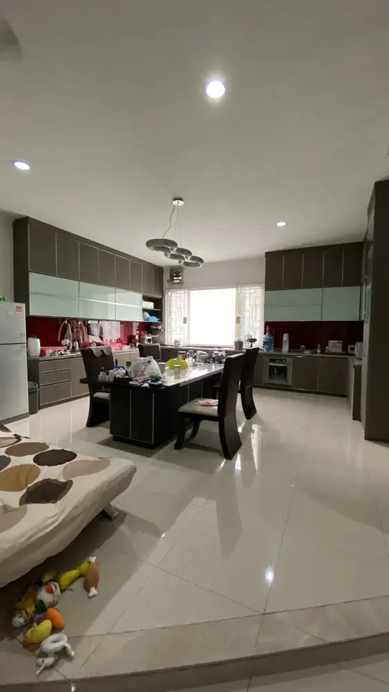 DIJUAL RUMAH HUK LUAS 4 KAMAR BONUS KITCHEN SET BAGUS KONDISI OKE