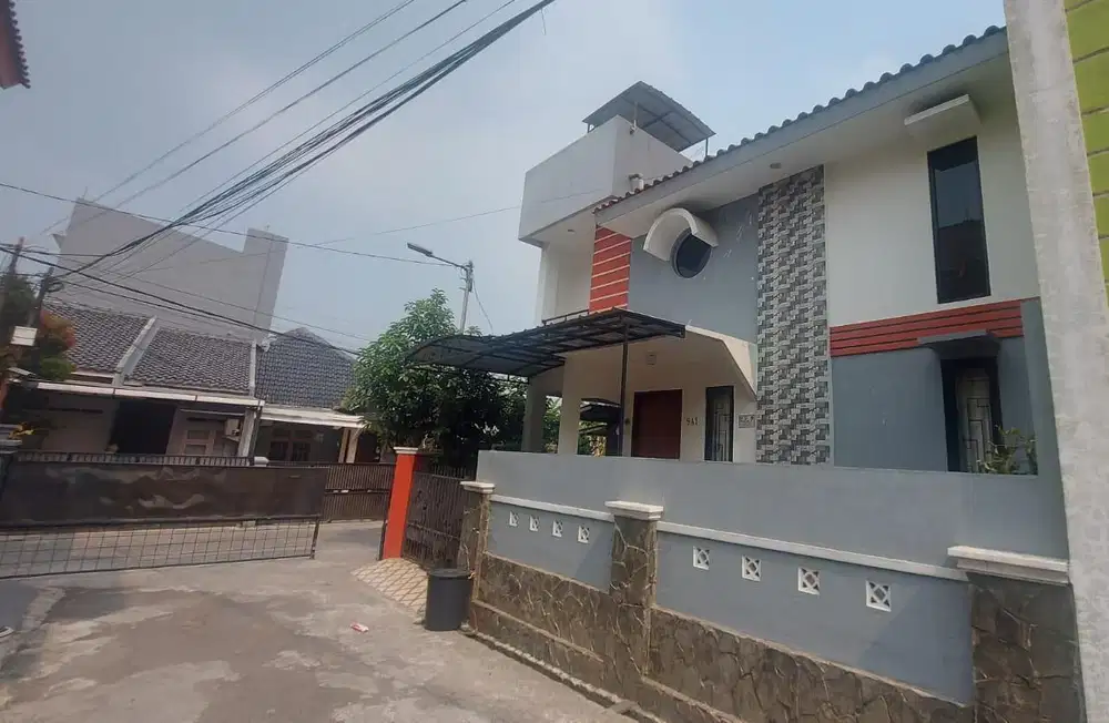 Rumah di depok 2 lantai kukusan beji depok
