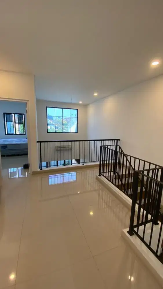 DIJUAL RUMAH BARU FULL FURNISHED SIAP HUNI GIRI LOKA BSD