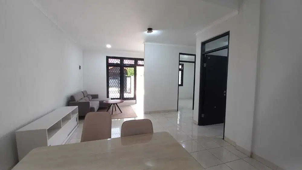 Rumah 3 lantai siap huni dekat danau di duta harapan bekasi utara