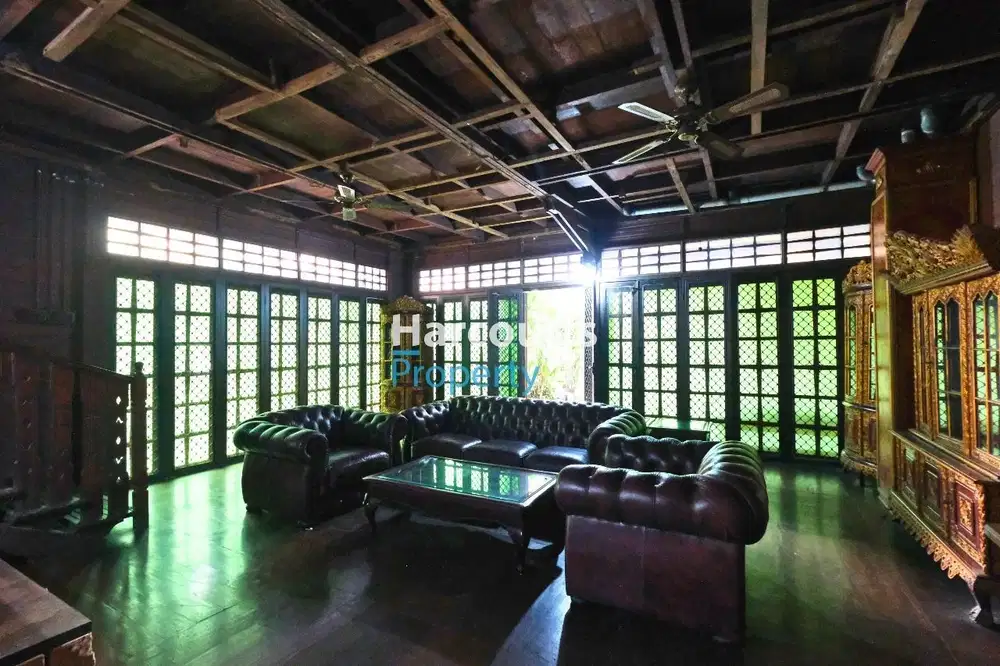 TURUN HARGA - Rumah Luas dengan Arsitektur Jawa Bali di area Cibubur