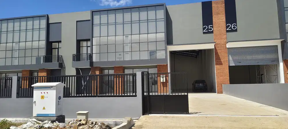 Gudang baru siap huni di kawasan pergudangan industri Blessindo