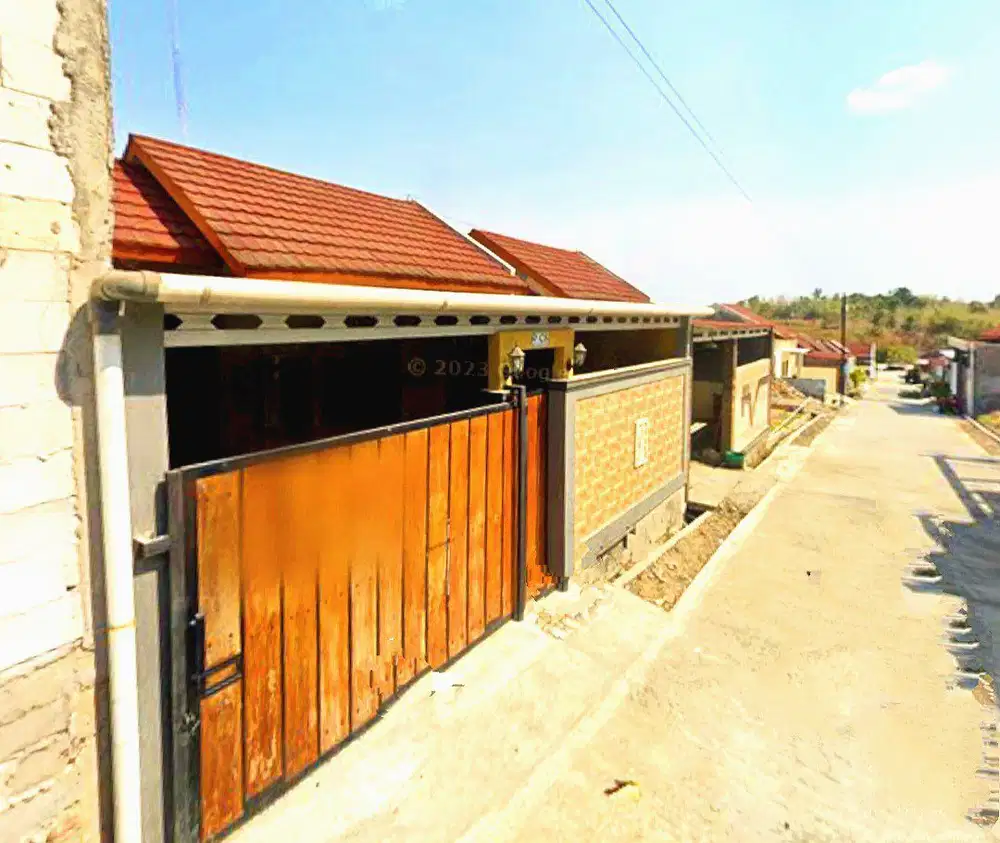 Rumah murah di utara Mojosongo kondisi renovasi baru