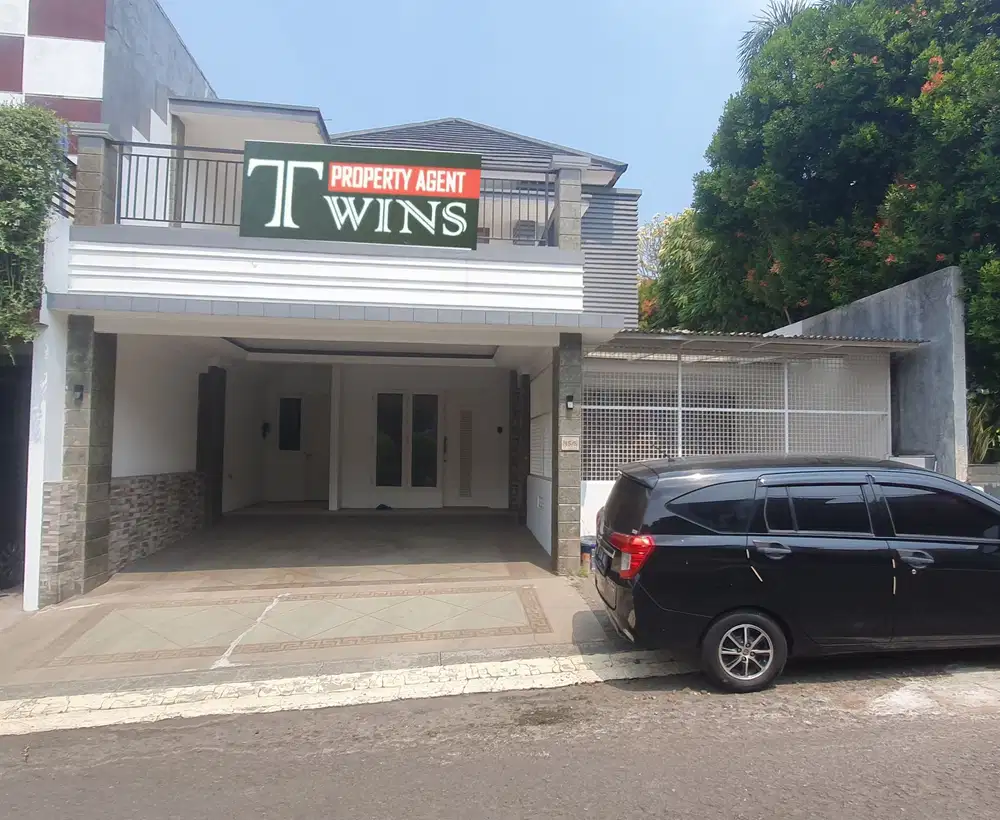 dijual rumah dua lantai di legenda wisata cibubur