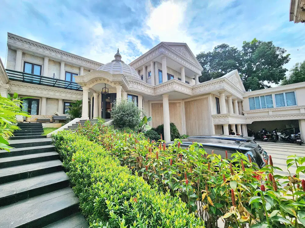 Dijual Rumah Design Klasik Mewah Dgn Kolam Renang, 5 Mnt ke Mal Cinere