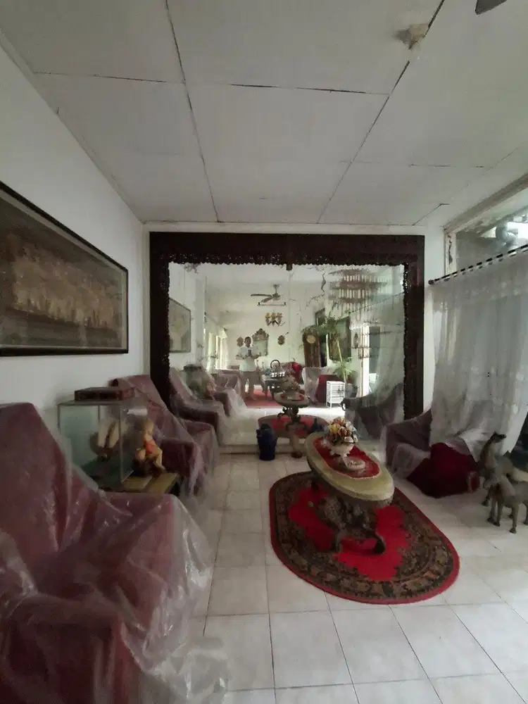 Rumah Lama Bagus Terawat di Area Simprug Jaksel
