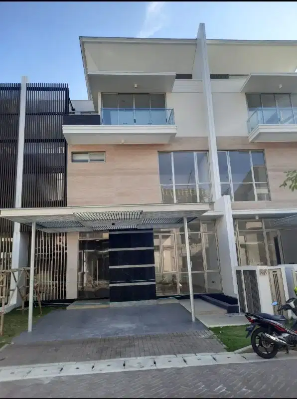 Rumah mewah di cluster Chopin golf island 200 m