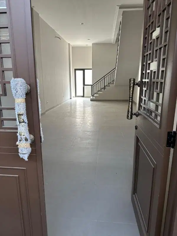 Di Sewa Ruko Gandeng Shanghai Pik2.