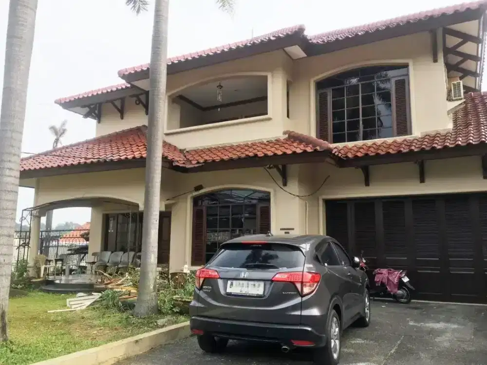 Jual rumah mewah 2,5 lantai di Jl.Agung Raya, Lenteng Agung, Jaksel