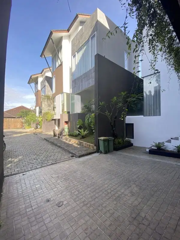 Dijual rumah mewah 3,5 lt di jagakarsa full furnish, ada kolam renang dan rooftop