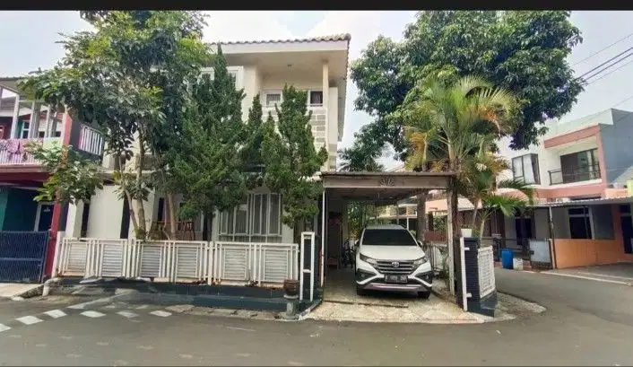 Dijual cepat rumah  2 lt di  jalan kartini sebrang sta.Depok