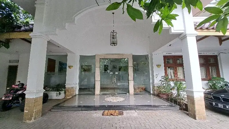 Rumah 2 Lantai 1.050m² Jl Hos Cokroaminoto Menteng hadap Barat