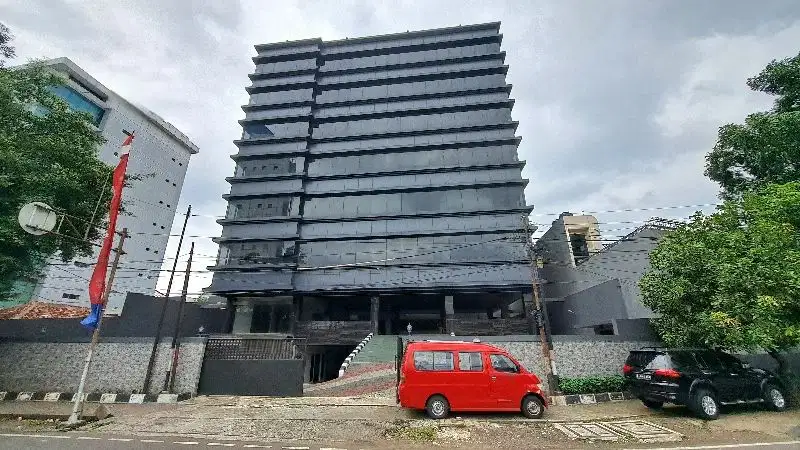 Gedung 8 lantai 956m² Jl Ciputat Raya Pondok Pinang Jaksel