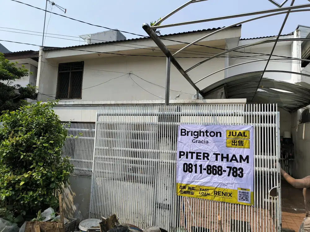 RUMAH TUA DI AREA RAMAI DAN STRATEGIS DI TAMAN RATU JAKARTA BARAT