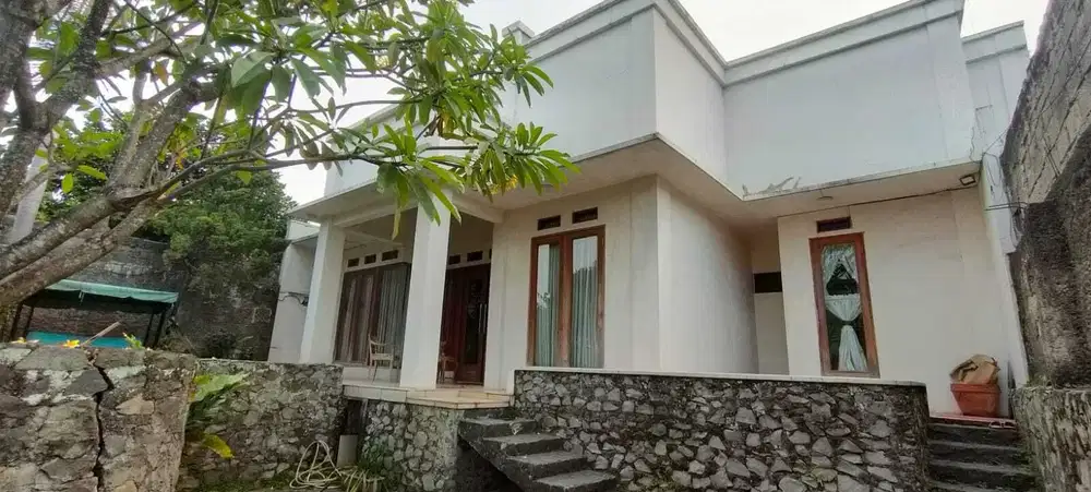 Rumah Modern Luas dijual di Menjangan Pondok Ranji Bintaro