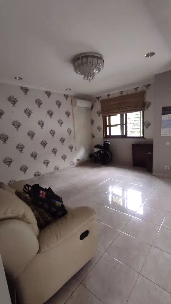 Rumah 2 Lantai Semi Furnished di Taman Hokaido Lippo Karawaci