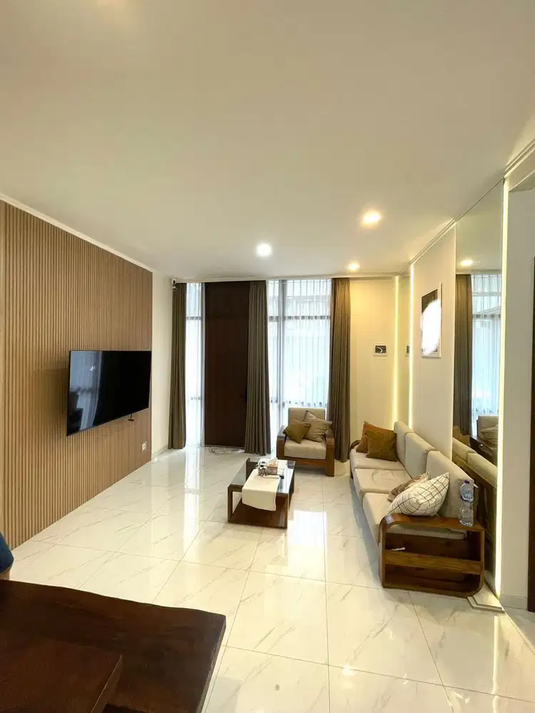 Dijual rumah 2 lantai sudah renov, lt 1 full bangunan semi furnished
