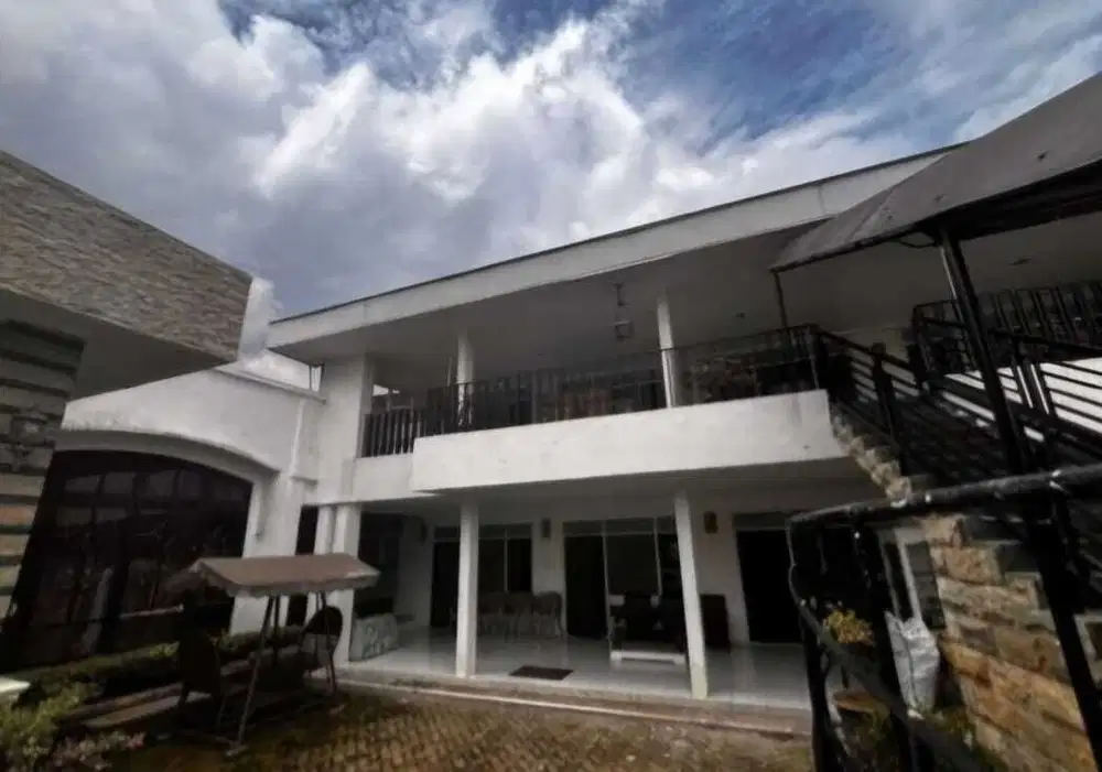 Jarang Ada Villa 23 Kamar Tidur Aktif Siap Usaha di Jantung Wisata
