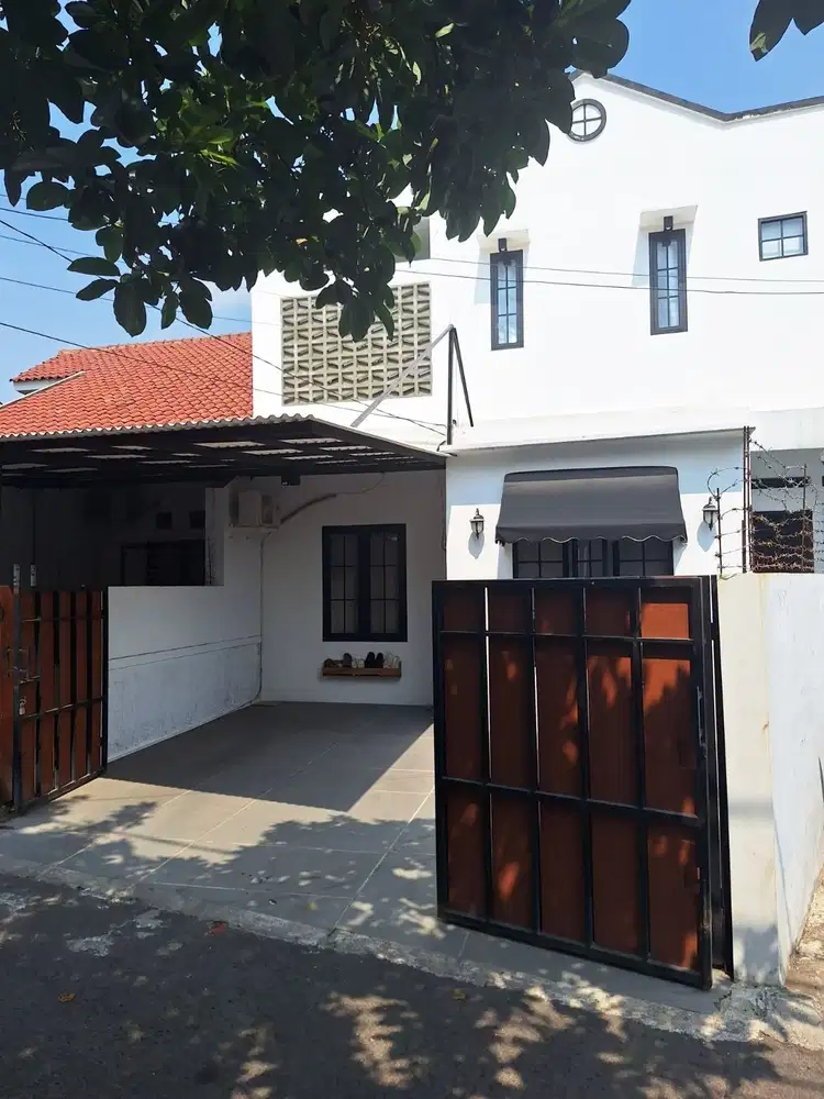 DIJUAL RUMAH MINIMALIS MODERN 2 LANTAI DI CIPEDAK JAGAKARSA