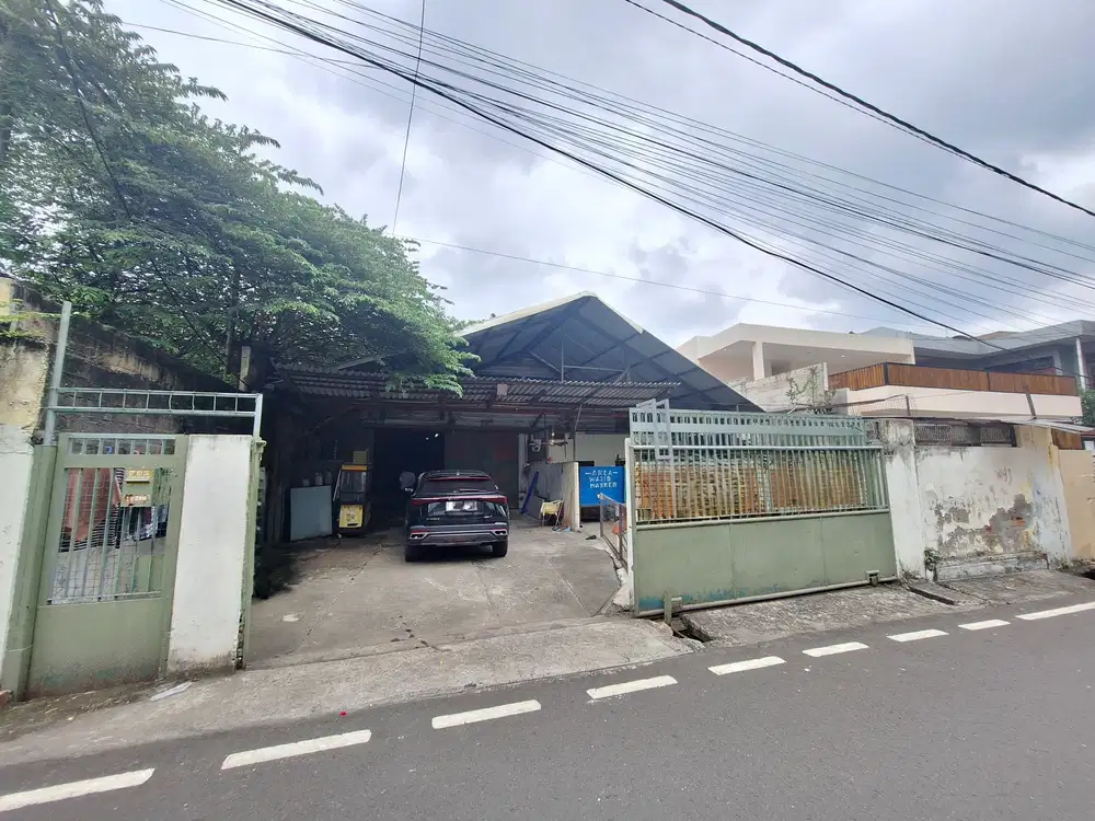 DIJUAL RUMAH HITUNG TANAH DI KEMANDORAN KEBAYORAN LAMA LOKASI MENARIK