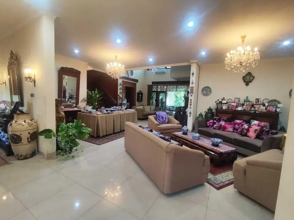 Dijual rumah besar, terawat di dalam komplek di Pancoran Timur
