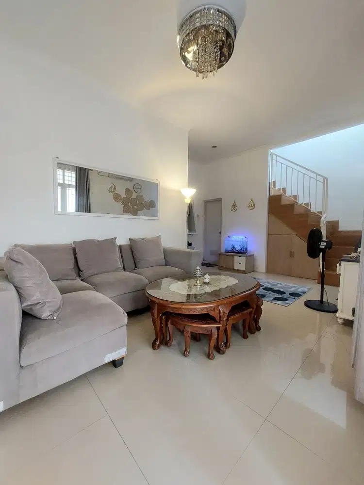 Dijual rumah bagus semi furnished di dalam cluster di area Graha Raya