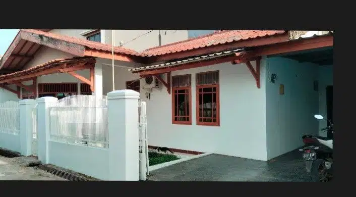 Dijual murah rumah 1 lt di Depok 1 hanya ± 3 menit ke sta.Depok lama